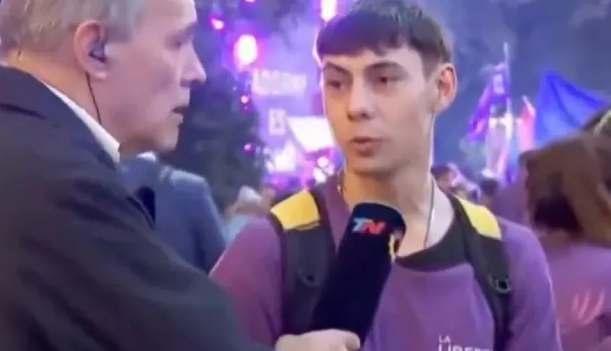 20250514223538_jovenes-denuncia-acto-adorni