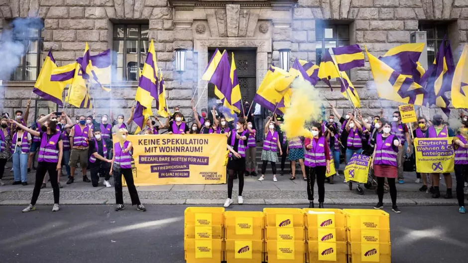 614b3de0330cc_940_529!